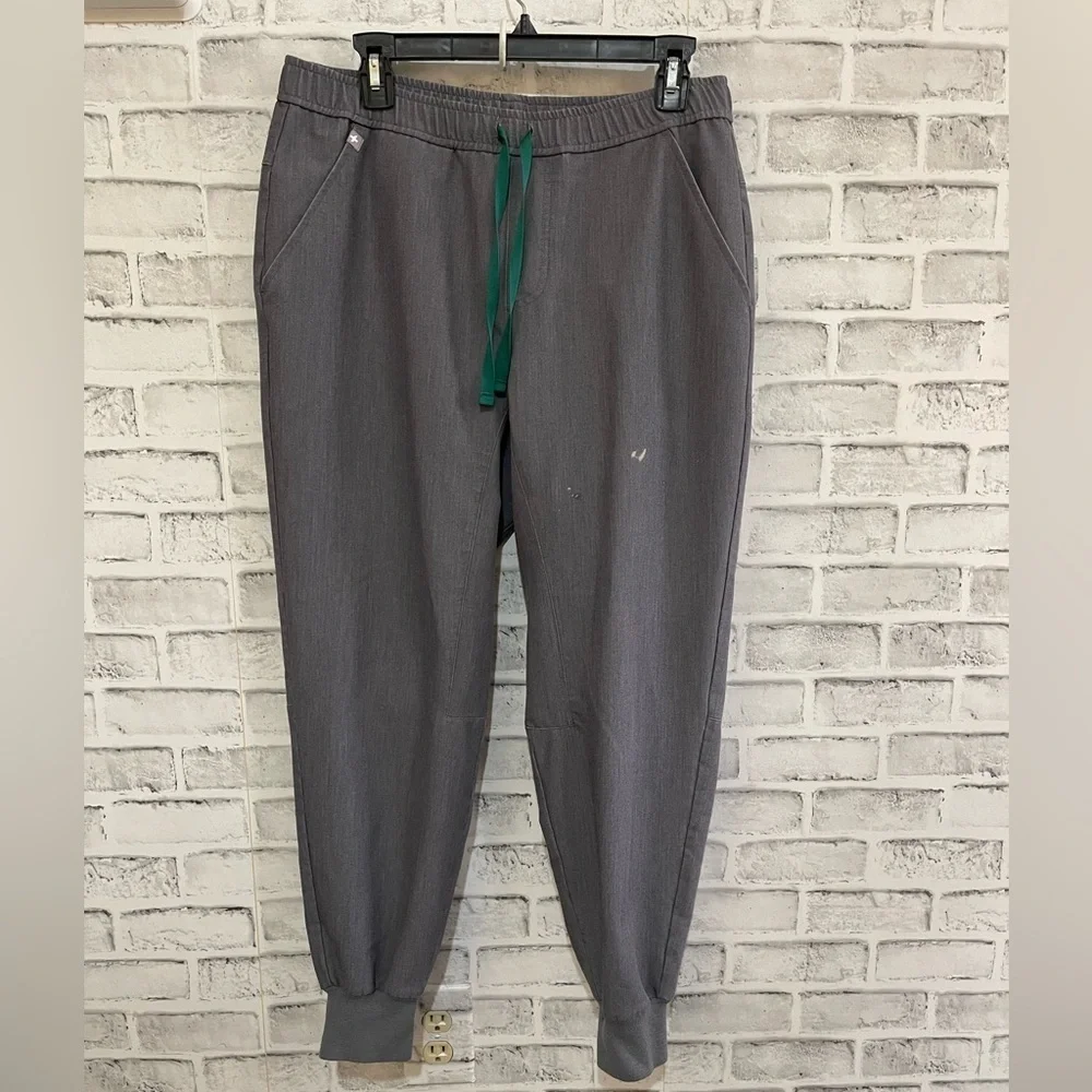 Men’s FIGS gray Technical Collection gray scrubs joggers M/S
